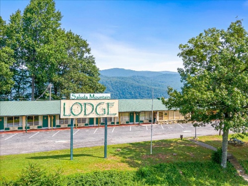 Early Blue Motel image 22